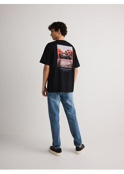 Reserved - T-shirt boxy z nadrukiem na plecach - czarny ze sklepu Reserved w kategorii T-shirty męskie - zdjęcie 178808484