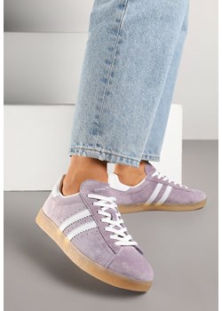 Fioletowo-Białe Zamszowe Sneakersy Tenisówki ze Skórzaną Wkładką i Paskami Ciarilira ze sklepu born2be.pl w kategorii Buty sportowe damskie - zdjęcie 178810603