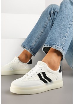 Białe Sneakersy w Stylu Tenisówek z Geometrycznymi Paskami Falenira ze sklepu born2be.pl w kategorii Buty sportowe damskie - zdjęcie 178823494