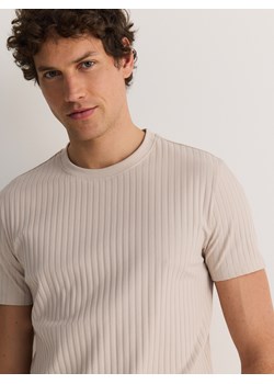 Reserved - T-shirt regular w prążek - beżowy - id: 024EE-08X - marki Reserved - 178826092 Reserved - T-shirt regular w prążek - beżowy ze sklepu Reserved w kategorii T-shirty męskie - zdjęcie 178826092
