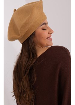 Camelowy beret damski AT-CZ-231305.85P, Kolor camel, Rozmiar uniwersalny, WOOL FASHION ITALIA ze sklepu Primodo w kategorii Czapki zimowe damskie - zdjęcie 178878844
