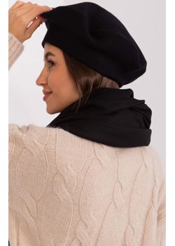 Czarny beret damski AT-CZ-231305.91P, Kolor czarny, Rozmiar uniwersalny, WOOL FASHION ITALIA ze sklepu Primodo w kategorii Czapki zimowe damskie - zdjęcie 178878850