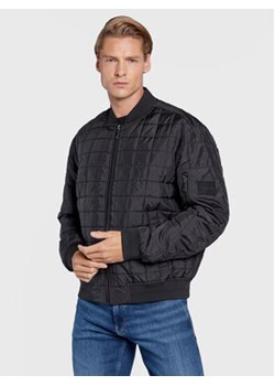 Calvin Klein Kurtka przejściowa Hero K10K110318 Czarny Regular Fit ze sklepu MODIVO w kategorii Kurtki męskie - zdjęcie 178885322