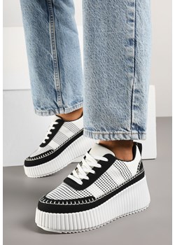Czarno-Białe Sneakersy na Grubej Podeszwie z Tłoczeniami Zdobione Przeszyciami Falinia ze sklepu born2be.pl w kategorii Buty sportowe damskie - zdjęcie 178888980