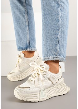 Beżowe Sneakersy na Grubej Podeszwie z Tłoczeniem i Nitami Eraviellea ze sklepu born2be.pl w kategorii Buty sportowe damskie - zdjęcie 178889820