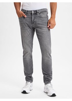 Calvin Klein Jeans Dżinsy slim taper Mężczyźni Bawełna jasny szary jednolity ze sklepu vangraaf w kategorii Jeansy męskie - zdjęcie 178899574