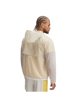 Męska kurtka do biegania Under Armour UA Trail Run Jacket - beżowa ze sklepu Sportstylestory.com w kategorii Kurtki męskie - zdjęcie 178911820