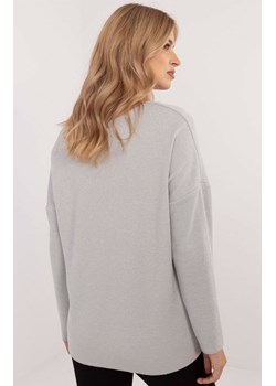 Jasnoszary sweter oversize DHJ-BZ-19238.26, Kolor jasnoszary, Rozmiar uniwersalny, ITALY MODA ze sklepu Intymna w kategorii Swetry damskie - zdjęcie 178915721