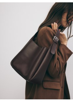 Reserved - Torebka bucket z klamrą - mahoniowy ze sklepu Reserved w kategorii Torby Shopper bag - zdjęcie 178918912