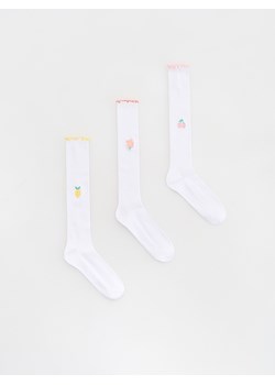 Reserved - Podkolanówki z haftem 3 pack - biały ze sklepu Reserved w kategorii Skarpetki dziecięce - zdjęcie 178950890