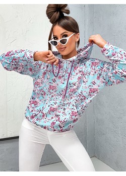 BLUZA Z KAPTUREM W KWIATOWY WZÓR- NIEBIESKA ze sklepu olika.com.pl w kategorii Bluzy damskie - zdjęcie 178961061