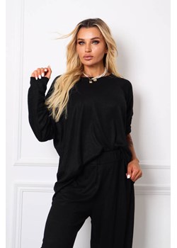 BLUZKA DZIANINOWA ONE SIZE - CZARNA ze sklepu olika.com.pl w kategorii Bluzki damskie - zdjęcie 178966032