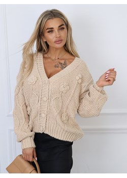 SWETER ROZPINANY Z OZDOBYMI NASZYWANYMI KWIATAMI-BRĄZOWY ze sklepu olika.com.pl w kategorii Swetry damskie - zdjęcie 178966772