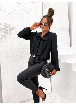 BLUZKA Z OZDOBNYM WIĄZANIEM PRZY SZYI- CZARNA ze sklepu olika.com.pl w kategorii Bluzki damskie - zdjęcie 178967511