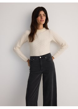 Reserved - Sweter z ozdobnym dekoltem - kremowy ze sklepu Reserved w kategorii Swetry damskie - zdjęcie 178974630