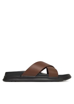 Klapki Tommy Hilfiger D Density Hilfiger Lth Cc Sand FM0FM05358 Brązowy ze sklepu eobuwie.pl w kategorii Klapki męskie - zdjęcie 179002863
