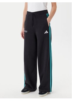 adidas Spodnie dresowe Mercedes - AMG Petronas Formula One Team DNA JV5432 Czarny Regular Fit ze sklepu MODIVO w kategorii Spodnie damskie - zdjęcie 179014074