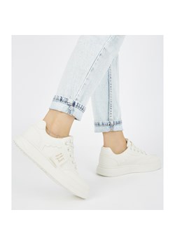 Beżowe sneakersy damskie beżowy ze sklepu ButyModne.pl w kategorii Buty sportowe damskie - zdjęcie 179033864