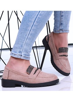 Beżowe zamszowe półbuty loafersy na niskim obcasie /F8-3 15476 T386/ ze sklepu Pantofelek24.pl w kategorii Mokasyny damskie - zdjęcie 179042893