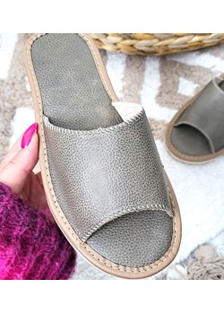 Klapki z naturalnej skóry Premium Khaki /C3-1 11320 S199/ ze sklepu Pantofelek24.pl w kategorii Klapki damskie - zdjęcie 179049553