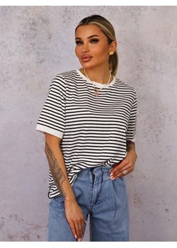 T-SHIRT OVERSIZE W PASKI- BIAŁO-CZARNY ze sklepu olika.com.pl w kategorii Bluzki damskie - zdjęcie 179067142