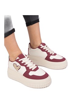 Bordowe sneakersy damskie z brokatowym serduszkiem czerwone ze sklepu ButyModne.pl w kategorii Buty sportowe damskie - zdjęcie 179067523