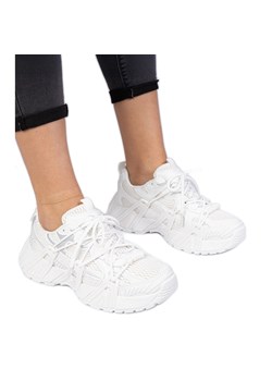 Białe sneakersy stylowe na masywnej podeszwie ze sklepu ButyModne.pl w kategorii Buty sportowe damskie - zdjęcie 179067543