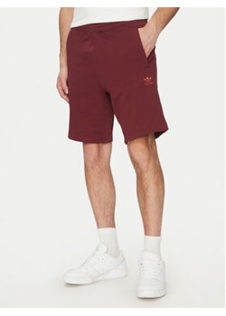 adidas Szorty sportowe Essentials Trefoil JD2436 Czerwony Regular Fit ze sklepu MODIVO w kategorii Spodenki męskie - zdjęcie 179092363