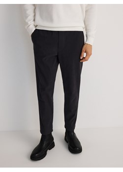 Reserved - Sztruksowe spodnie jogger - ciemnoszary ze sklepu Reserved w kategorii Spodnie męskie - zdjęcie 179106464