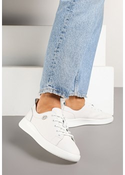 Białe Sneakersy ze Skóry Naturalnej z Ozdobną Aplikacją Galotina ze sklepu born2be.pl w kategorii Buty sportowe damskie - zdjęcie 179162430