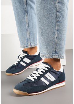 Granatowo-Białe Sneakersy Klasyczne Tenisówki ze Skórzaną Wkładką i Zamszem Naturalnym Tilritia ze sklepu born2be.pl w kategorii Buty sportowe damskie - zdjęcie 179162463