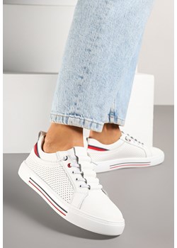 Białe Sneakersy Skórzane z Ozdobnymi Paskami i Perforacją Lirivia ze sklepu born2be.pl w kategorii Buty sportowe damskie - zdjęcie 179180350