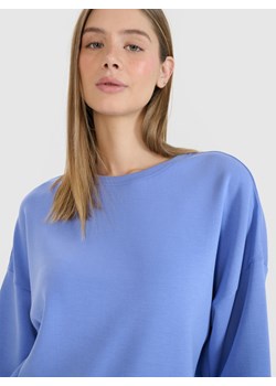 Damska bluza dresowa nierozpinana bez kaptura 4F 4FWSS25TSWSF1576 - niebieska ze sklepu Sportstylestory.com w kategorii Bluzy damskie - zdjęcie 179231833