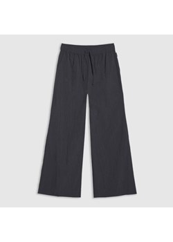 Damskie spodnie casual 4F 4FWSS25TTROF1012 - czarne ze sklepu Sportstylestory.com w kategorii Spodnie damskie - zdjęcie 179232091