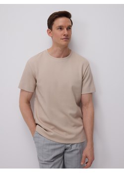 Reserved - T-shirt regular ze strukturalnej dzianiny - beżowy ze sklepu Reserved w kategorii T-shirty męskie - zdjęcie 179242352