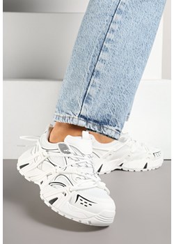 Białe Sneakersy z Grubą Podeszwą i Ozdobnym Sznurowaniem Julisca ze sklepu born2be.pl w kategorii Buty sportowe damskie - zdjęcie 179246290