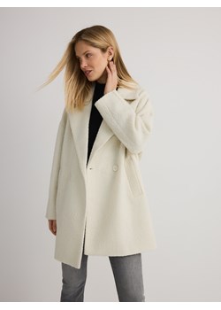 Reserved - Krótki płaszcz boucle - kremowy ze sklepu Reserved w kategorii Płaszcze damskie - zdjęcie 179274780