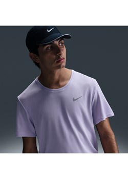 Męska koszulka z krótkim rękawem do biegania Nike Dri-FIT UV Miler - Fiolet ze sklepu Nike poland w kategorii T-shirty męskie - zdjęcie 179308832