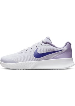 Damskie buty do tenisa na twarde korty Nike Vapor Lite 3 - Fiolet ze sklepu Nike poland w kategorii Buty sportowe damskie - zdjęcie 179309154