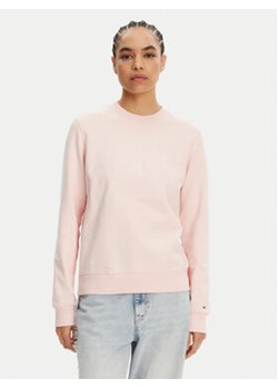 Tommy Jeans Bluza Tonal Crest DW0DW20637 Różowy Regular Fit ze sklepu MODIVO w kategorii Bluzy damskie - zdjęcie 179332941