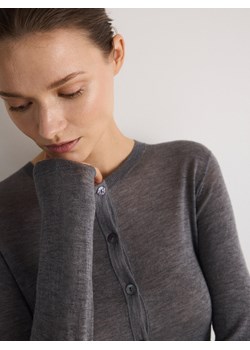 Reserved - Wełniany kardigan z jedwabiem - szary - id: 6560B-85M - marki Reserved - 179377714 Reserved - Wełniany kardigan z jedwabiem - szary ze sklepu Reserved w kategorii Swetry damskie - zdjęcie 179377714