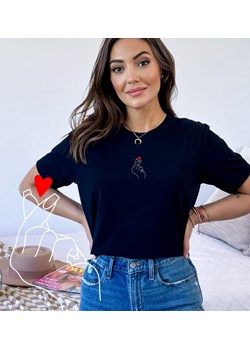 CZARNA Koszulka z modnym printem ze sklepu Time For Fashion w kategorii Bluzki damskie - zdjęcie 179386424