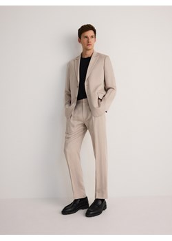 Reserved - Spodnie slim fit z zakładkami - beżowy - id: 335BK-08X - marki Reserved - 179386543 Reserved - Spodnie slim fit z zakładkami - beżowy ze sklepu Reserved w kategorii Spodnie męskie - zdjęcie 179386543