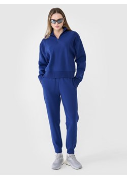 Damskie spodnie dresowe joggery 4F 4FWSS25TTROF0996 - granatowe ze sklepu Sportstylestory.com w kategorii Spodnie damskie - zdjęcie 179397073