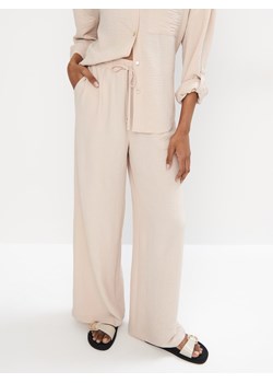 Mohito - Luźne spodnie - beżowy ze sklepu Mohito w kategorii Spodnie damskie - zdjęcie 179416931