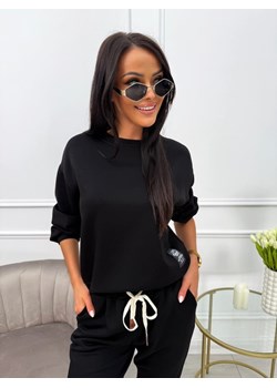 Czarna Bluza z Naszywką ze sklepu ModnaKiecka.pl w kategorii Bluzy damskie - zdjęcie 179421291