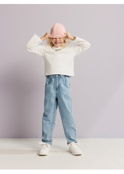 Reserved - Jeansy baggy z haftem - niebieski ze sklepu Reserved w kategorii Spodnie dziewczęce - zdjęcie 179425513