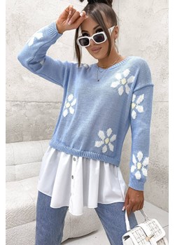 SWETER W KWIATY Z KOSZULOWYM WYKOŃCZENIEM- NIEBIESKI ze sklepu olika.com.pl w kategorii Swetry damskie - zdjęcie 179433724