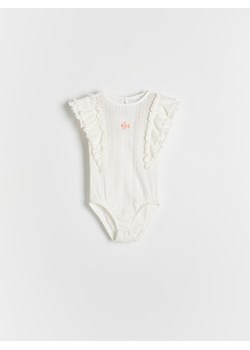 Reserved - Body z falbankami na rękawach - złamana biel ze sklepu Reserved w kategorii Odzież dla niemowląt - zdjęcie 179439822