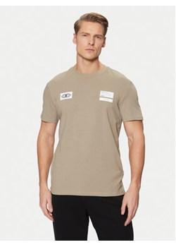 Guess T-Shirt Z5RI14 J1314 Beżowy Regular Fit ze sklepu MODIVO w kategorii T-shirty męskie - zdjęcie 179445590